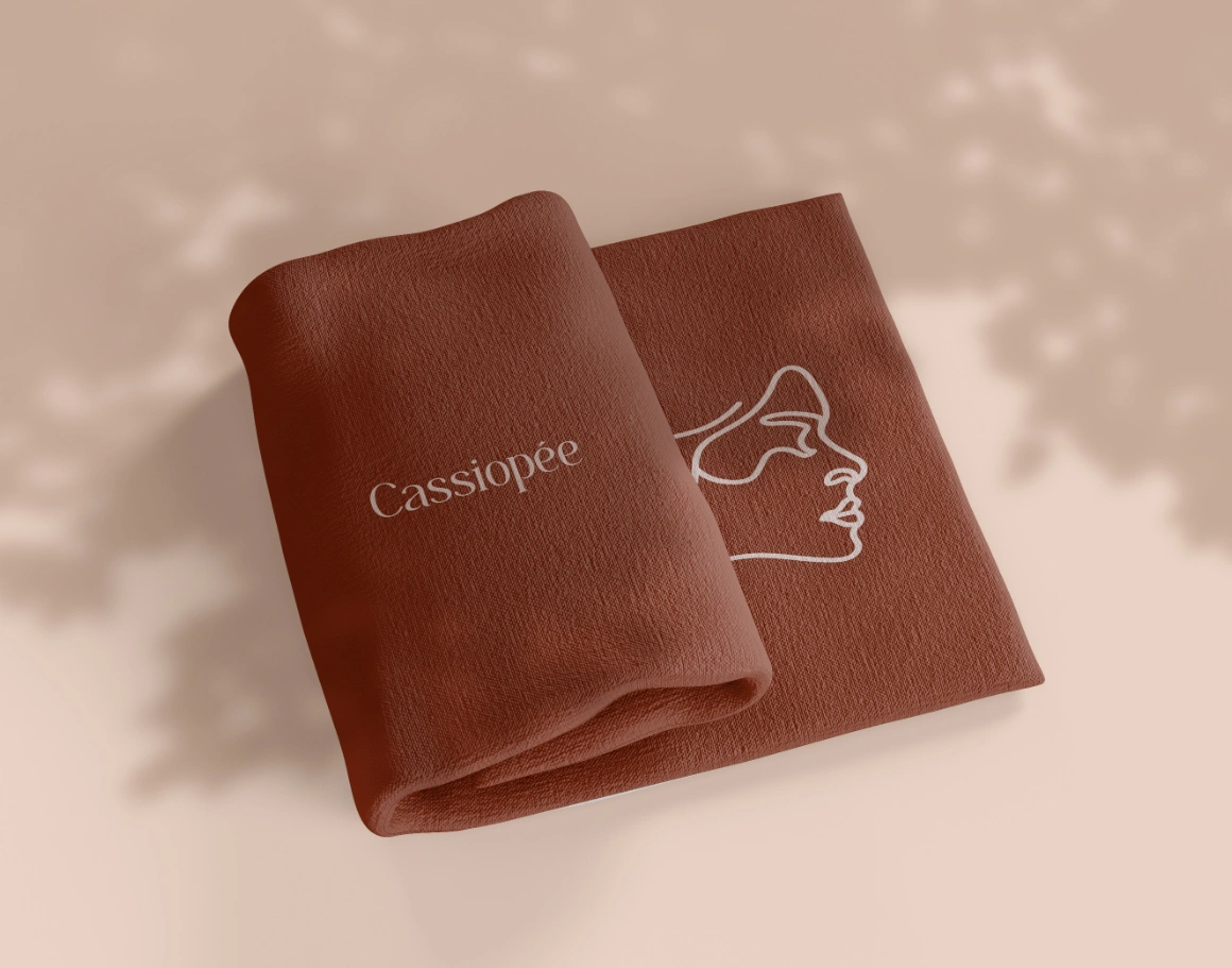 Serviette brodée Cassiopée